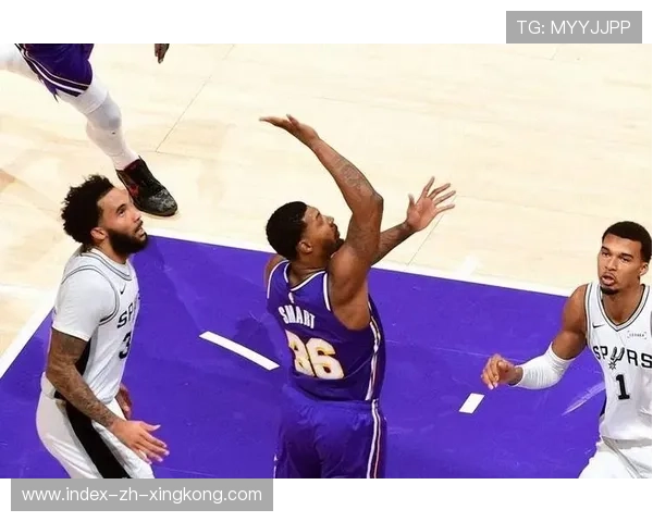 NBA湖人连续强攻内线得势,节奏完全由洛杉矶掌控