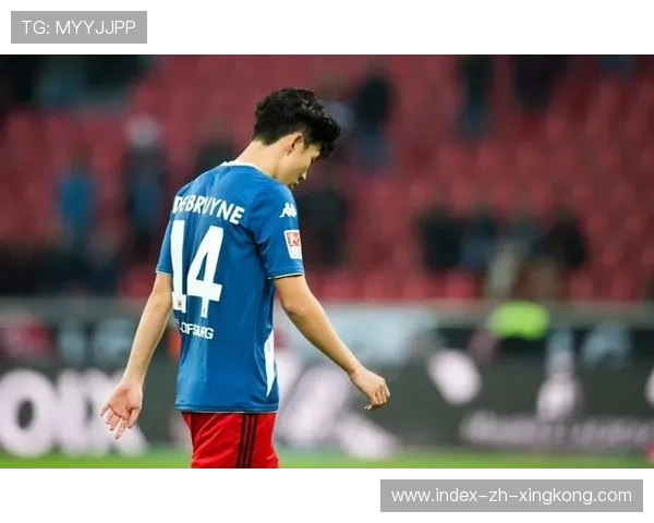 热刺反击高速推进，孙兴慜面对两人封堵仍完成摆腿